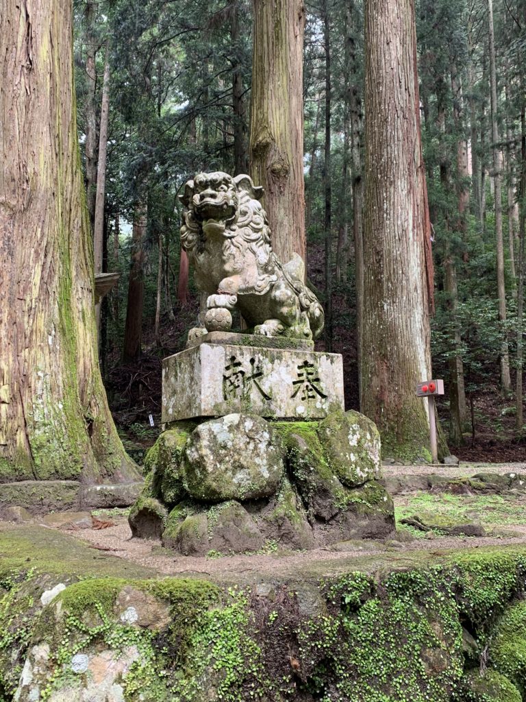 室生龍穴神社の狛犬さん